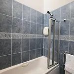 Cosy 2-bed Flat In The Heart Of Prestwich Village * Manchester