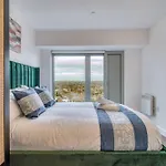 The Trafford Centre - View - Close To Airport - Sleeps 6 * Manchester
