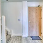 2-bed Modern Salford - Near Centre شقة *