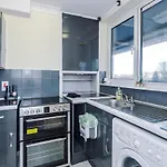 1br By Kammili - Near Centre, Universities & Hospital Apartmán
