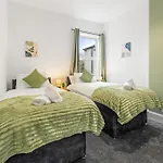 Comfortable 4 Bed - Free Parking & Fast Wifi Apartmán Denton (Tameside)