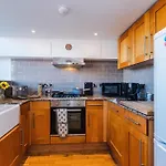 Apartment Modern 2br Flat For 4 Full Kitchen