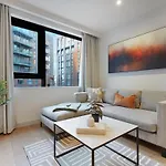 Tranquil And Modern One Bedroom Apartmán