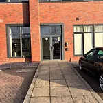 The Haven - 2 Bed Cozy - Sleeps 6 - Private Parking * Manchester