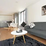 Apartment The Mount-balcony-gym-parking