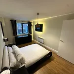 Modern Centre 1-bed Quiet & Comfortable Apartmán