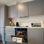 Equinox 5 Mins From Victoria Station