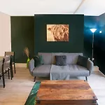 Апартаменты Stylish In Salford With Free Parking *