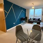 Luxury 5 Bed Centre *