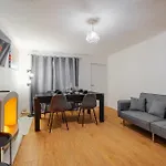 Διαμέρισμα 4 Mins From Stadium - Sleeps 7 - Near - Driveway Parking *