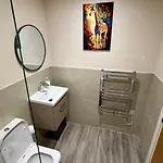 Stylish Flat With 2 Double Beds - Pass The Keys *