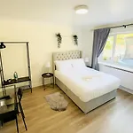 Apartamento Newly Renovated 2-bedroom