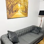 Air Conditioned Luxury 2-bed Apartment,office With Built-in Tv King Bed, Private Entrance And Free Parking Apartment *