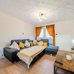 Apartmán Stylish Urban Escape With Free Parking In