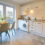 Modern Two-bedroom House Close To Centre * Manchester