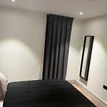 Modern 2br In Piccadilly Apartman