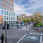 Oxford Road Haven: Stylish 1-bedroom Retreat Apartmán