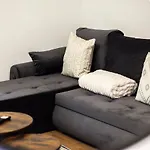 Spacious 4 Bedroom House With Pacman,darts, Netflix By Vista Short Lets Apartment Manchester
