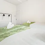 Comfortable 4 Bed - Free Parking & Fast Wifi