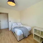 Spacious 2-bed In Centre *