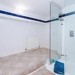 Modern 2br Flat For 4 Full Kitchen شقة *