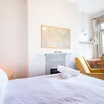 Vibrant 3 Bedroom Art Duplex Spacious & Unique