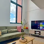 3 Bedroom Penthouse Roof Garden Parking Canal