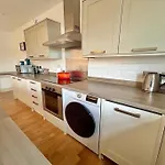 Modern 2-bed For Work Daire Manchester