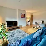 Modern 2-bed For Work * Manchester