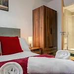 Modern 2-bed, 2-bath Near Old Trafford, Free Parking, Ideal For Contractors And Long Lejlighed Manchester