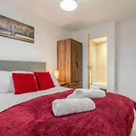 Lejlighed Modern 2-bed, 2-bath Near Old Trafford, Free Parking, Ideal For Contractors And Long