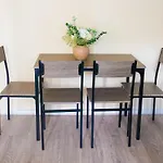 Stylish In Salford With Free Parking Апартаменты Манчестер