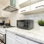 4 Mins From Stadium - Sleeps 7 - Near - Driveway Parking 아파트