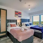 & Town Centre View - Free Parking - 1 Minute To Transport Links - Sleeps 5 Апартаменты Манчестер
