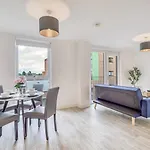 2-bed Modern Salford - Near Centre شقة *