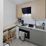 Stylish Modern Near Mediacityuk & Centre - Free Parking - Sleeps 2 Enjoy Apartment Manchester