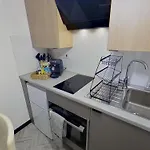 Stylish Modern Near Mediacityuk & Centre - Free Parking - Sleeps 2 Enjoy Apartment *