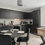 Апартаменты 2 Bedroom - Old Trafford - Balcony - Free Parking