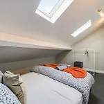 6br Modern In Salford With Hot Tub, Sleeps 13, Uni Nearby Konukevi