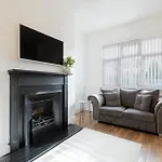 Free Parking, Large House For Contractors & Families, Sleeps 6, 15mins To Centre