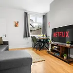 Apartmán Comfortable 4 Bed - Free Parking & Fast Wifi