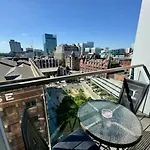 Spacious 2-bed In Centre Apartmán