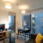 Bright 1 Bed In W Balcony Apartment *