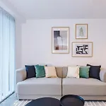 Modern 2br W Secure Parking Salford Apartman *