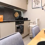 公寓 Stylish 2bed Balcony & View Centre *