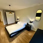 Modern Centre 1-bed Quiet & Comfortable Apartmán