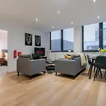 Lejlighed Modern 2-bed, 2-bath Near Old Trafford, Free Parking, Ideal For Contractors And Long