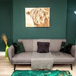 Stylish In Salford With Free Parking Апартаменты Манчестер