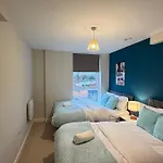 Luxury 5 Bed Centre *