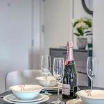 Apartmán View - 1 Minute To Transport Links - Sleeps 3 *